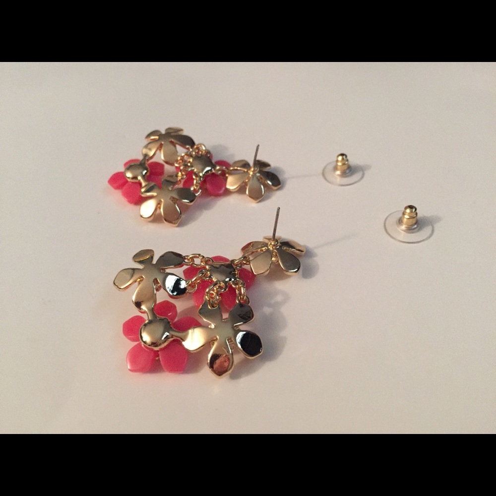 NWT Crown & Ivy Floral Earrings - Picture 5 of 8